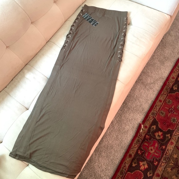 Medium pencil skirt w/ side slits & lace up detail - Picture 6 of 8